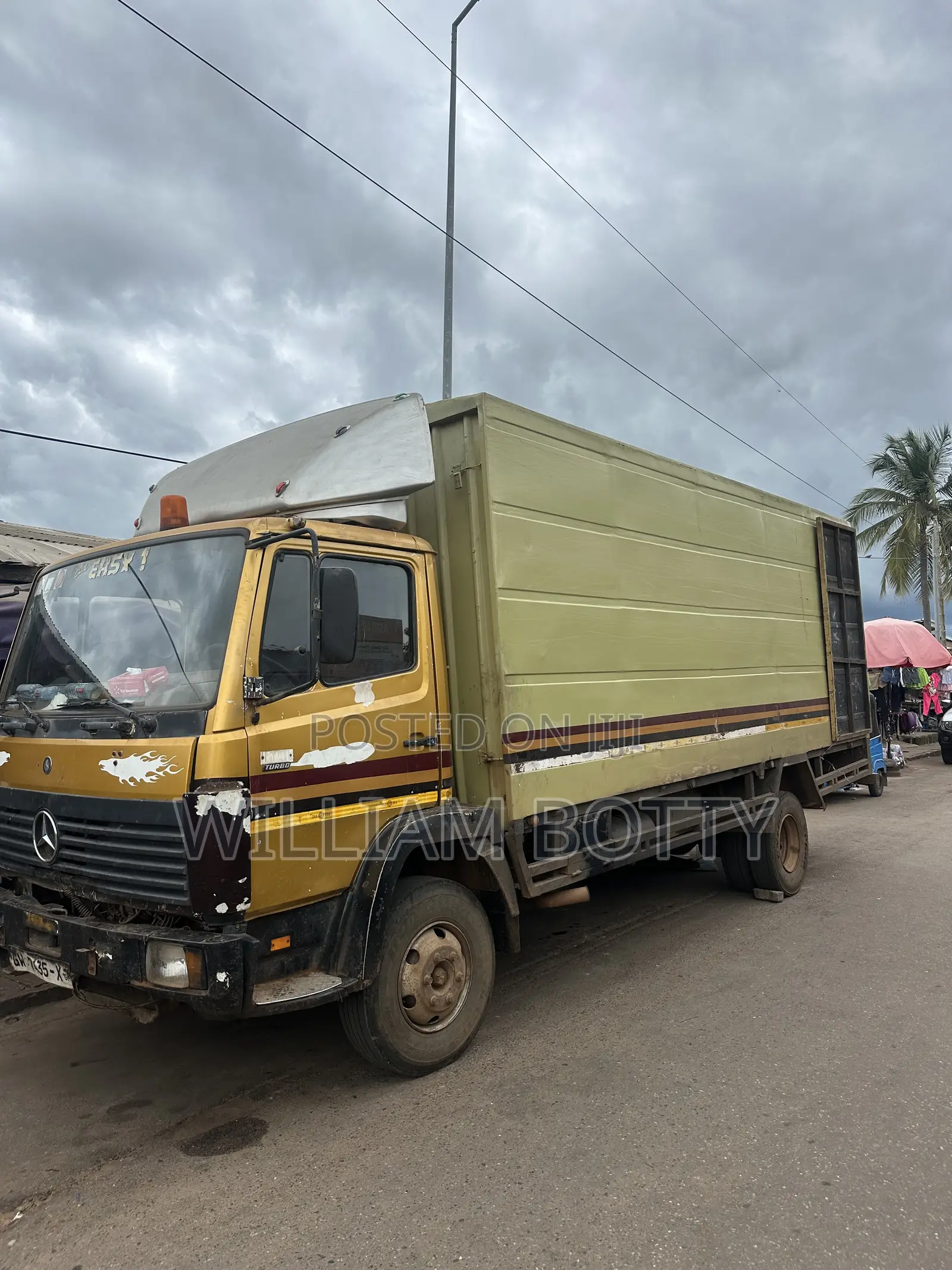 Benz Box Truck