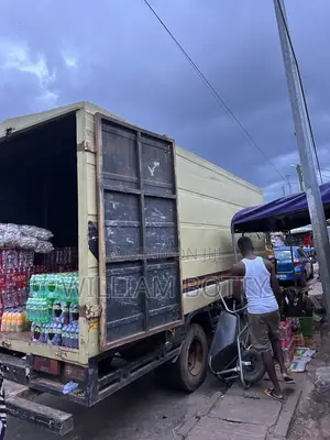 Benz Box Truck
