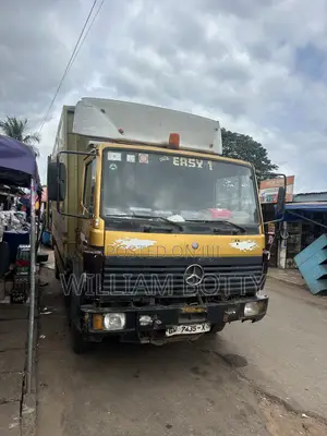 Benz Box Truck
