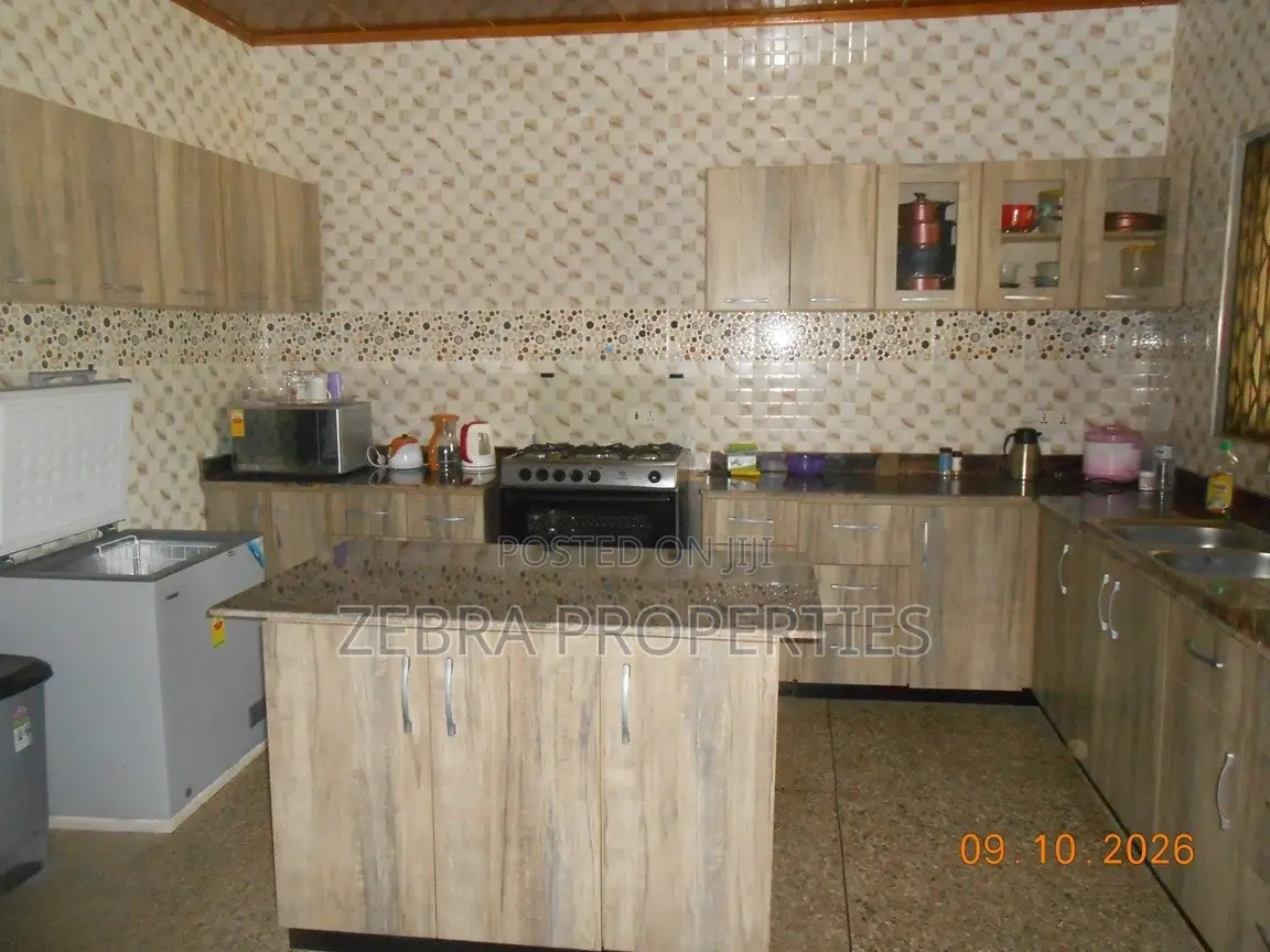 Fully Furnished 2 Bedrooms Apt Short Stay/ Air BnB