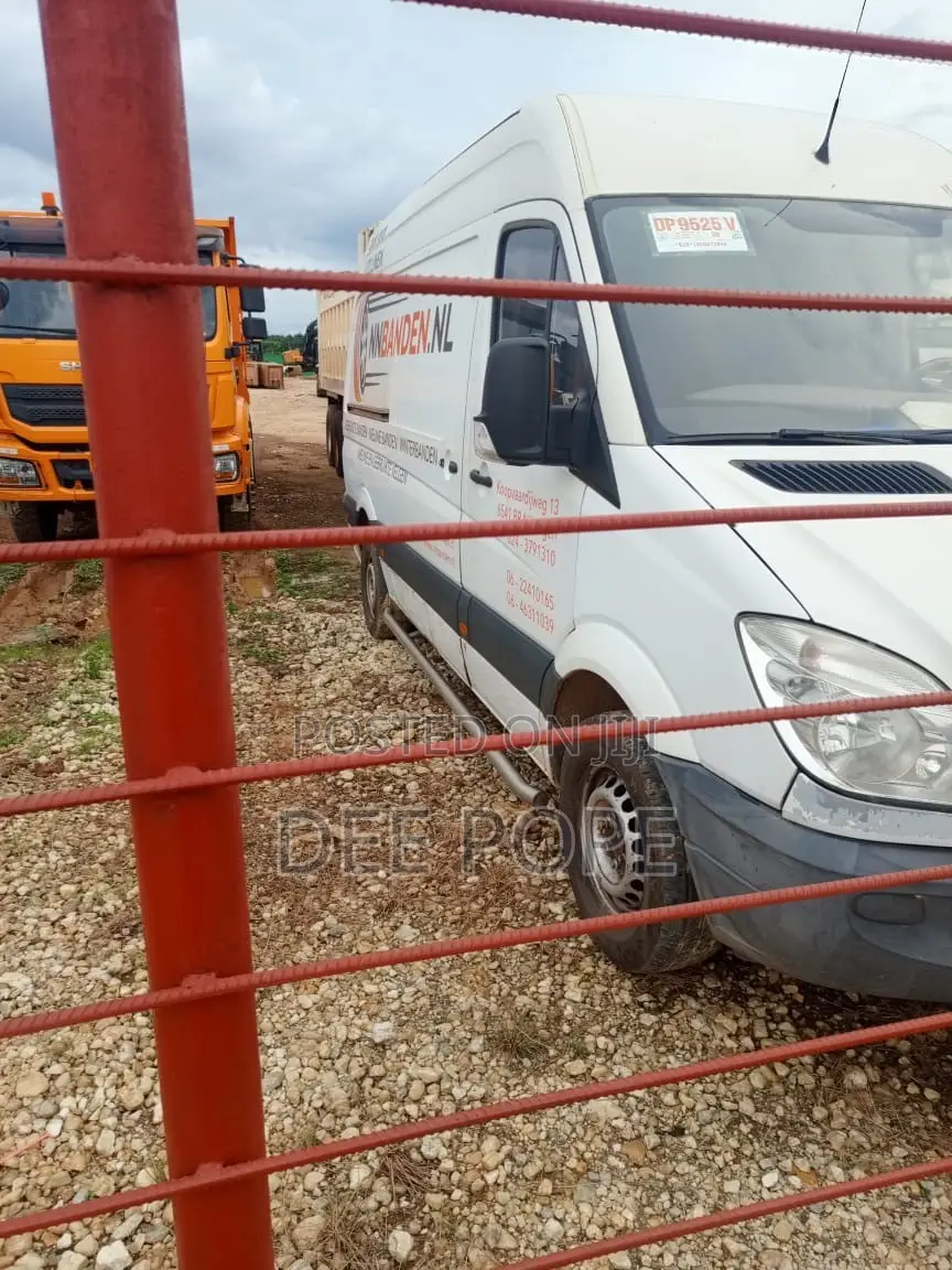 Mercedes-Benz Sprinter 2010 White