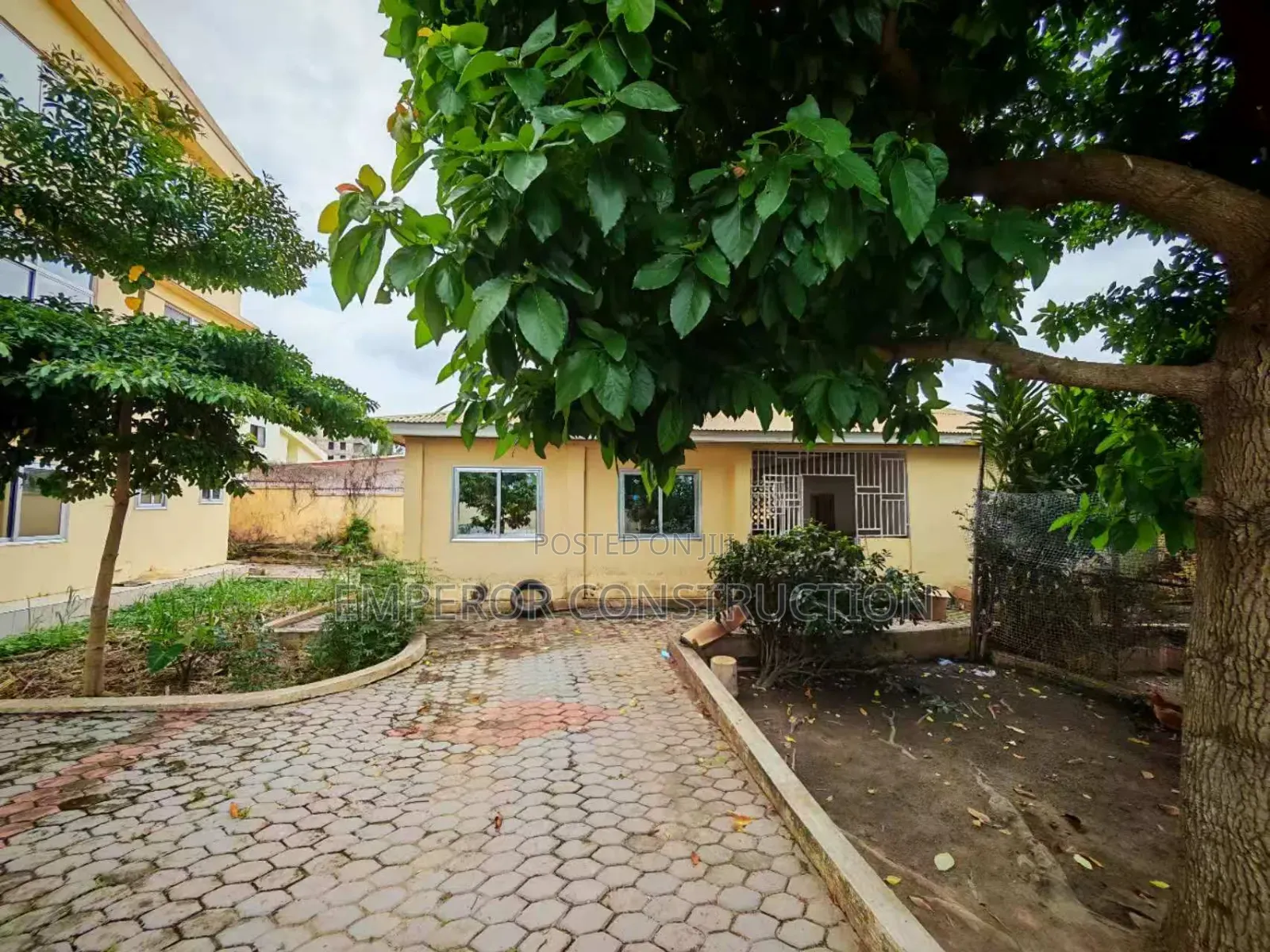 Whole 3-Storey Building for Rent, Near Great Wall Hospital, Kumasi