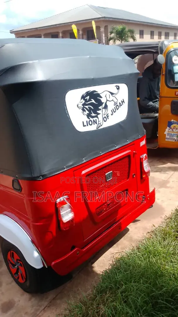 Bajaj RE 2024 Red