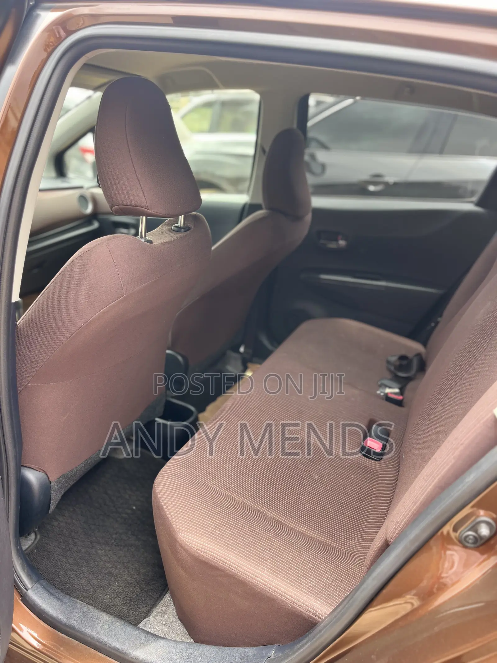 Toyota Vitz 1.3 FWD 5dr 2012 Brown