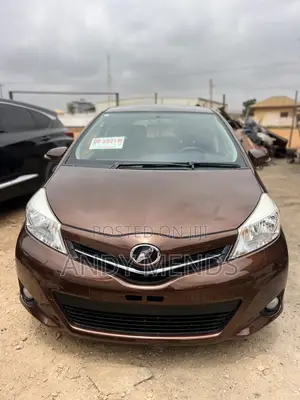 Toyota Vitz 1.3 FWD 5dr 2012 Brown
