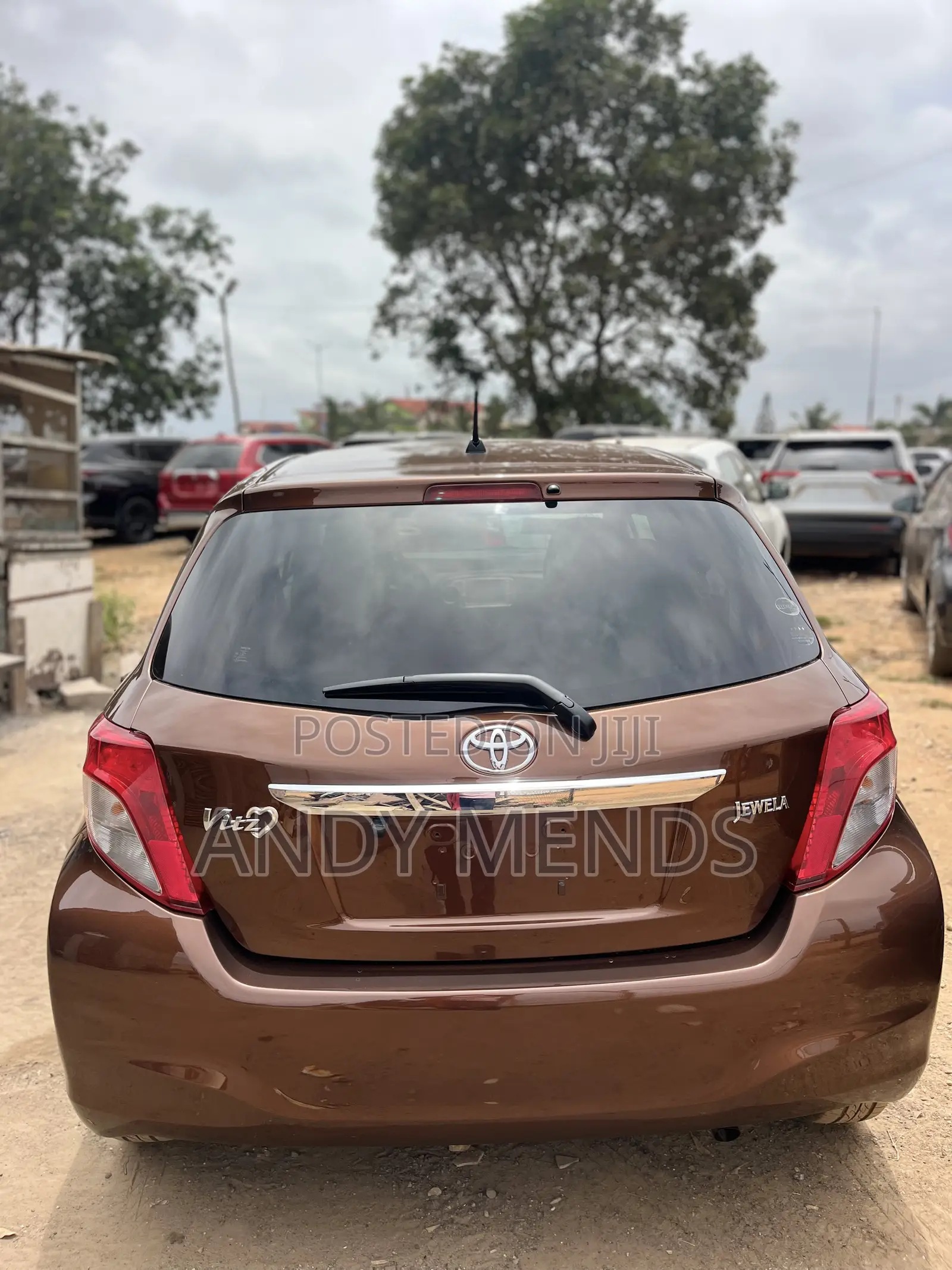 Toyota Vitz 1.3 FWD 5dr 2012 Brown