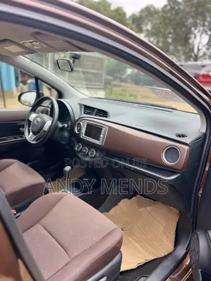 Toyota Vitz 1.3 FWD 5dr 2012 Brown