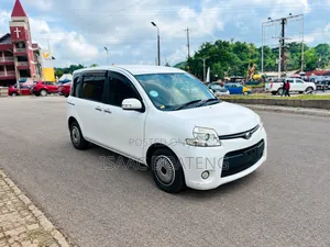Toyota Sienta 1.5 FWD 2015 White