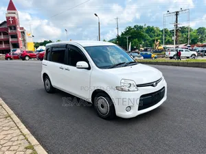 Toyota Sienta 1.5 FWD 2015 White