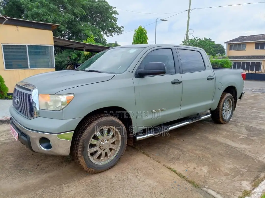 Toyota Tundra CrewMax 4x2  4.6L V8 2013