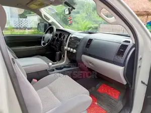 Toyota Tundra CrewMax 4x2  4.6L V8 2013