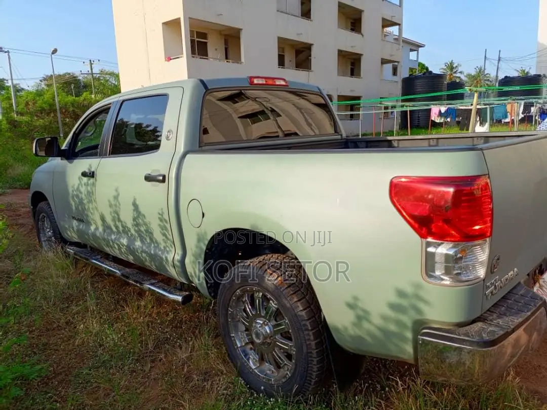 Toyota Tundra CrewMax 4x2  4.6L V8 2013
