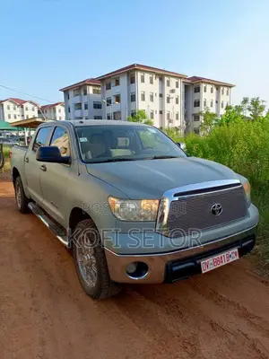 Toyota Tundra CrewMax 4x2  4.6L V8 2013