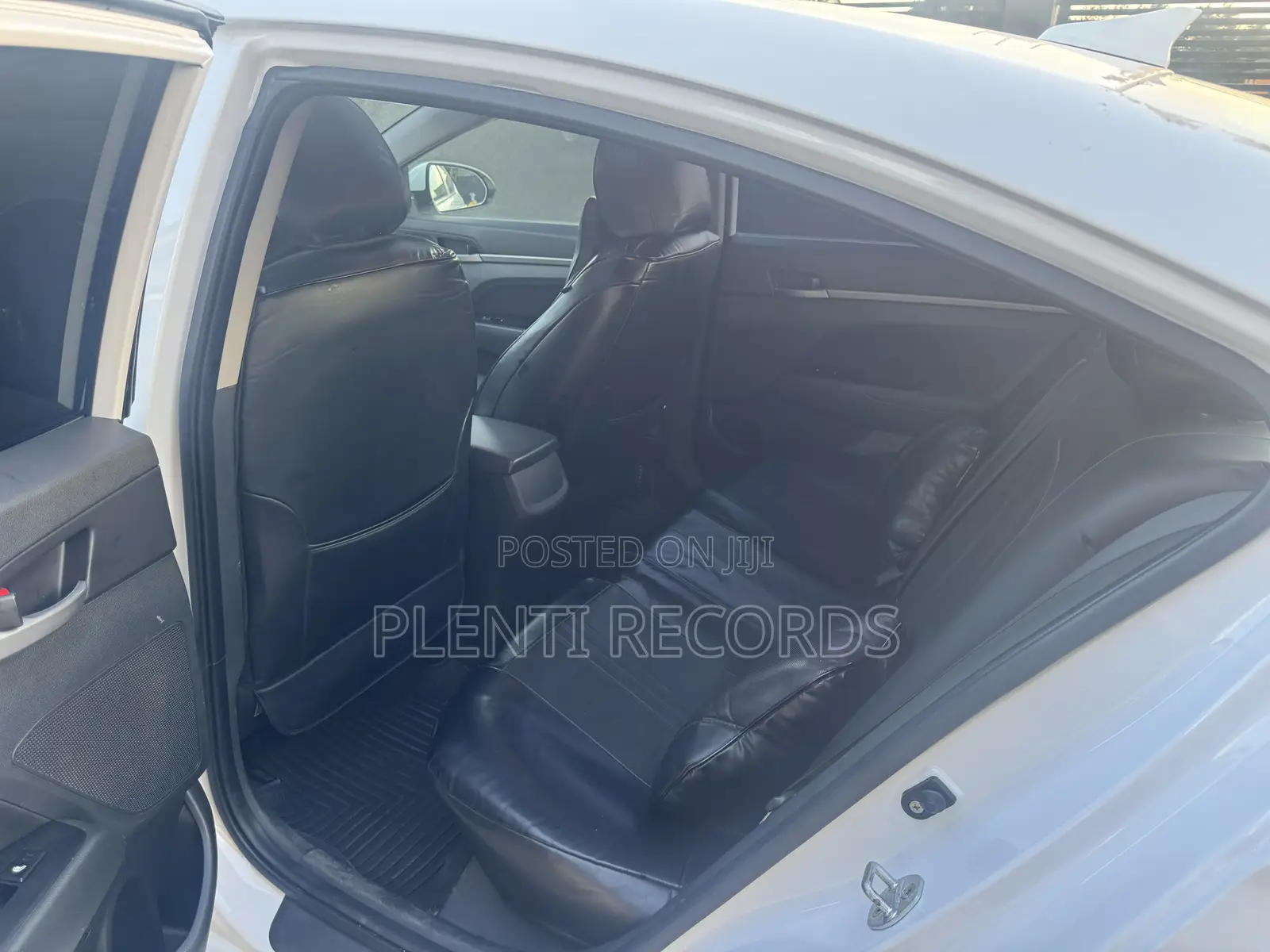 Hyundai Elantra Limited Sedan FWD (2.0L 4cyl 6A) 2017 White