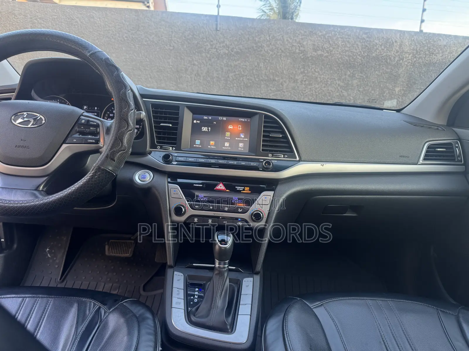 Hyundai Elantra Limited Sedan FWD (2.0L 4cyl 6A) 2017 White