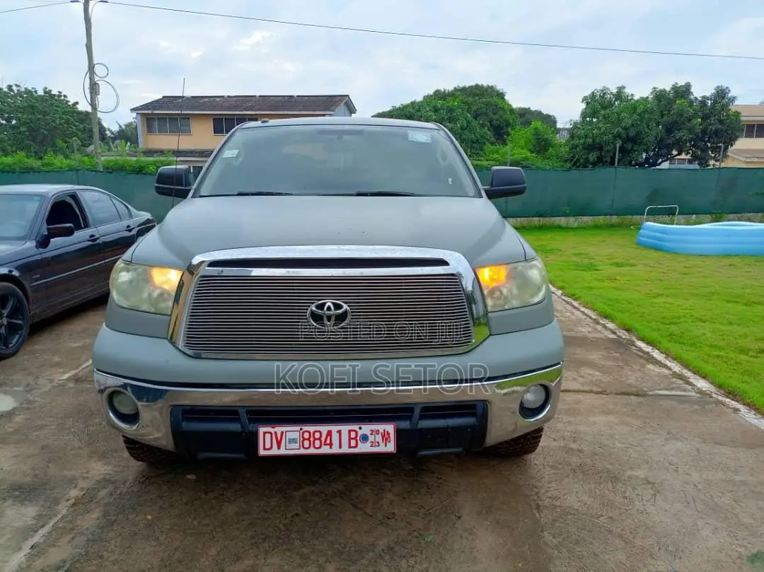 Toyota Tundra CrewMax 4x2  4.6L V8 2013