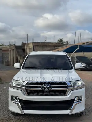 Toyota Land Cruiser 5.7 V8 2015 White