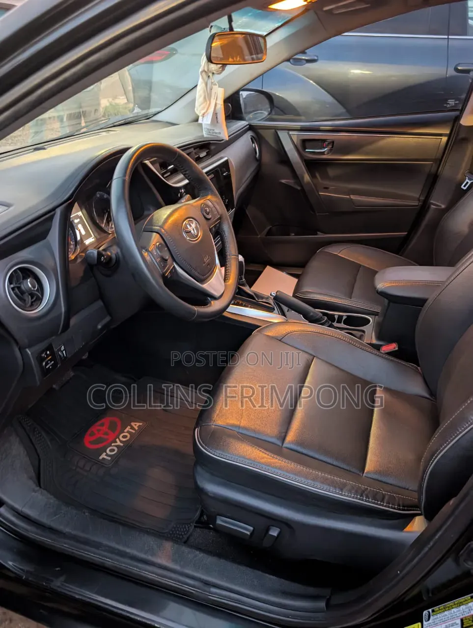 Toyota Corolla XLE (1.8L 4cyl 2A) 2018 Black