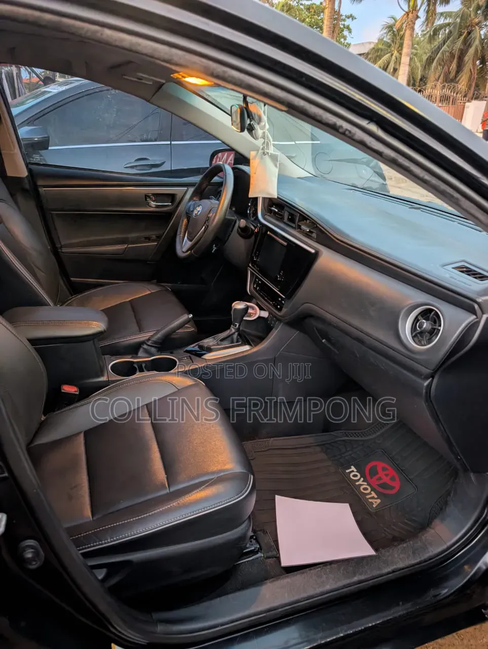 Toyota Corolla XLE (1.8L 4cyl 2A) 2018 Black