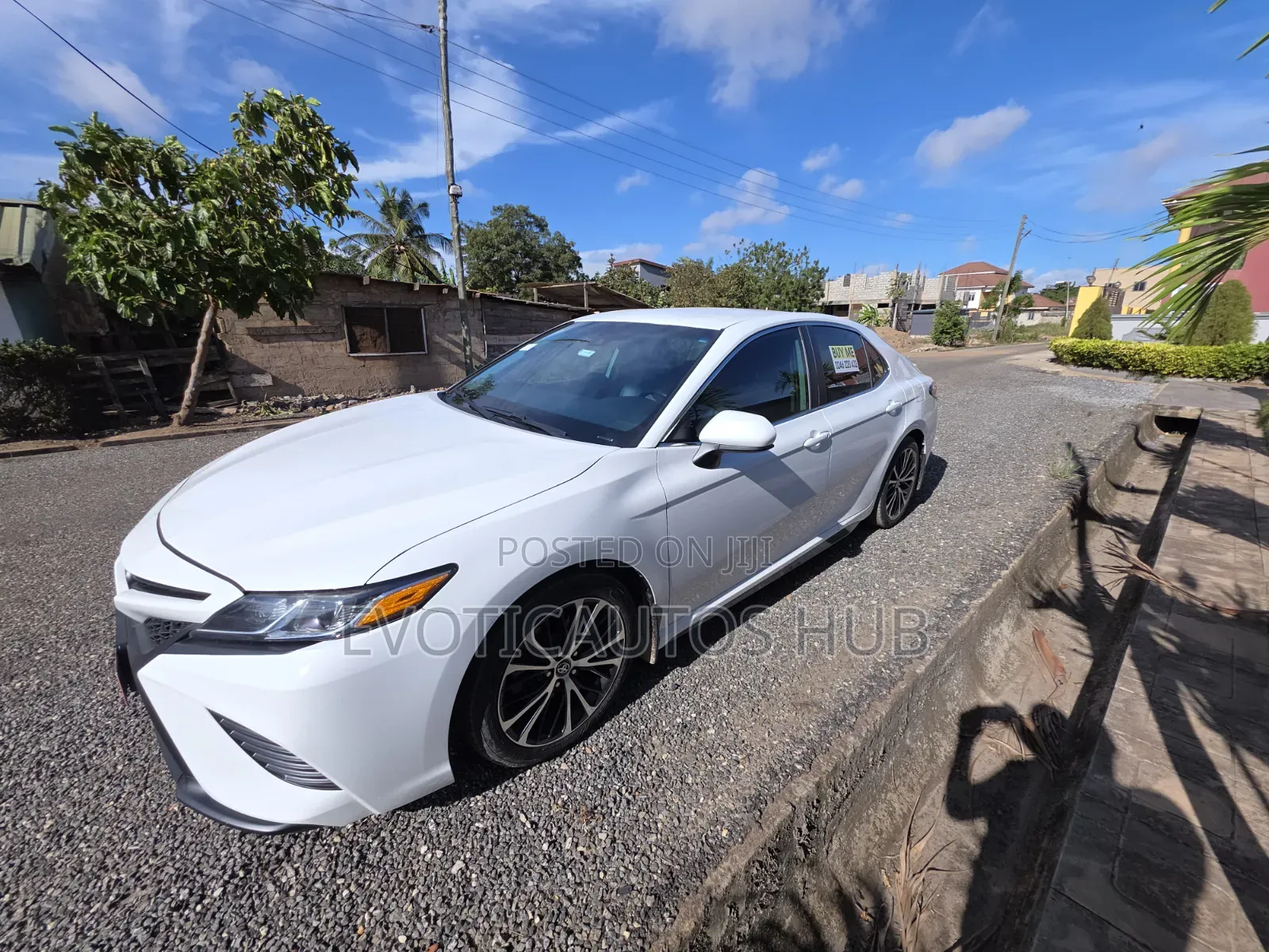 Toyota Camry SE FWD 2020 White