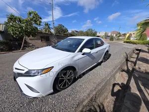 Toyota Camry SE FWD 2020 White
