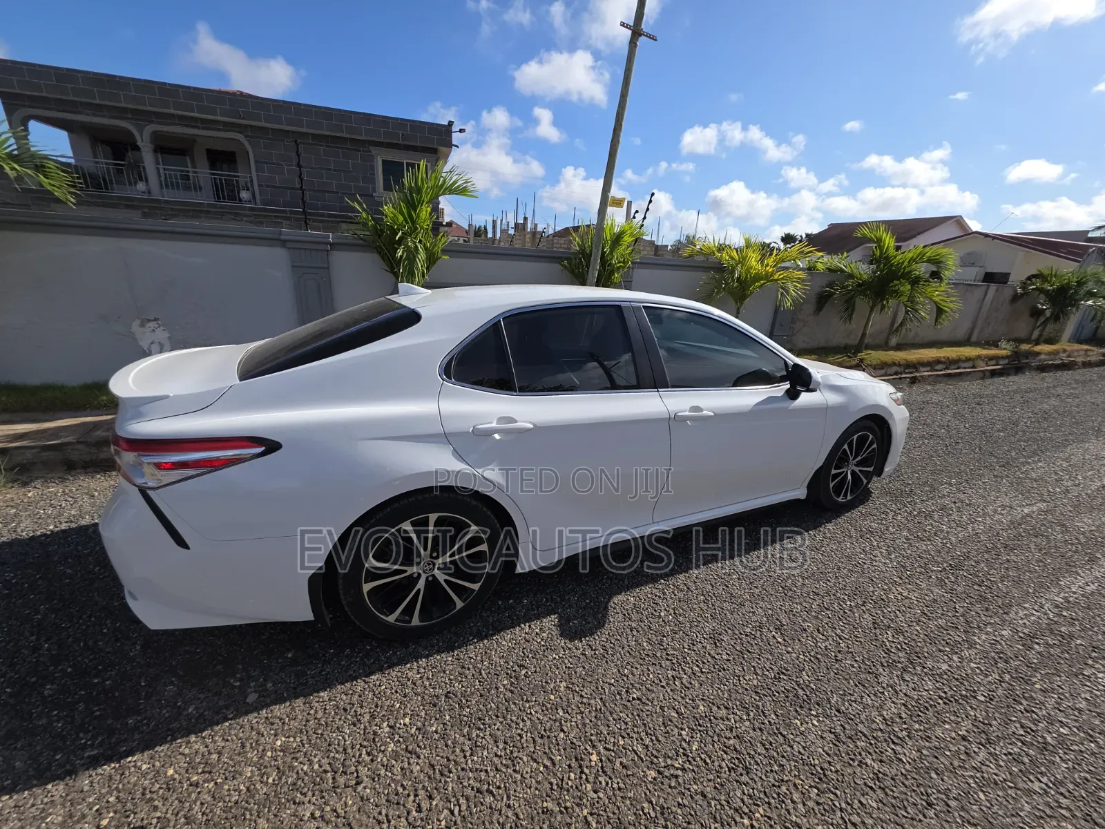 Toyota Camry SE FWD 2020 White