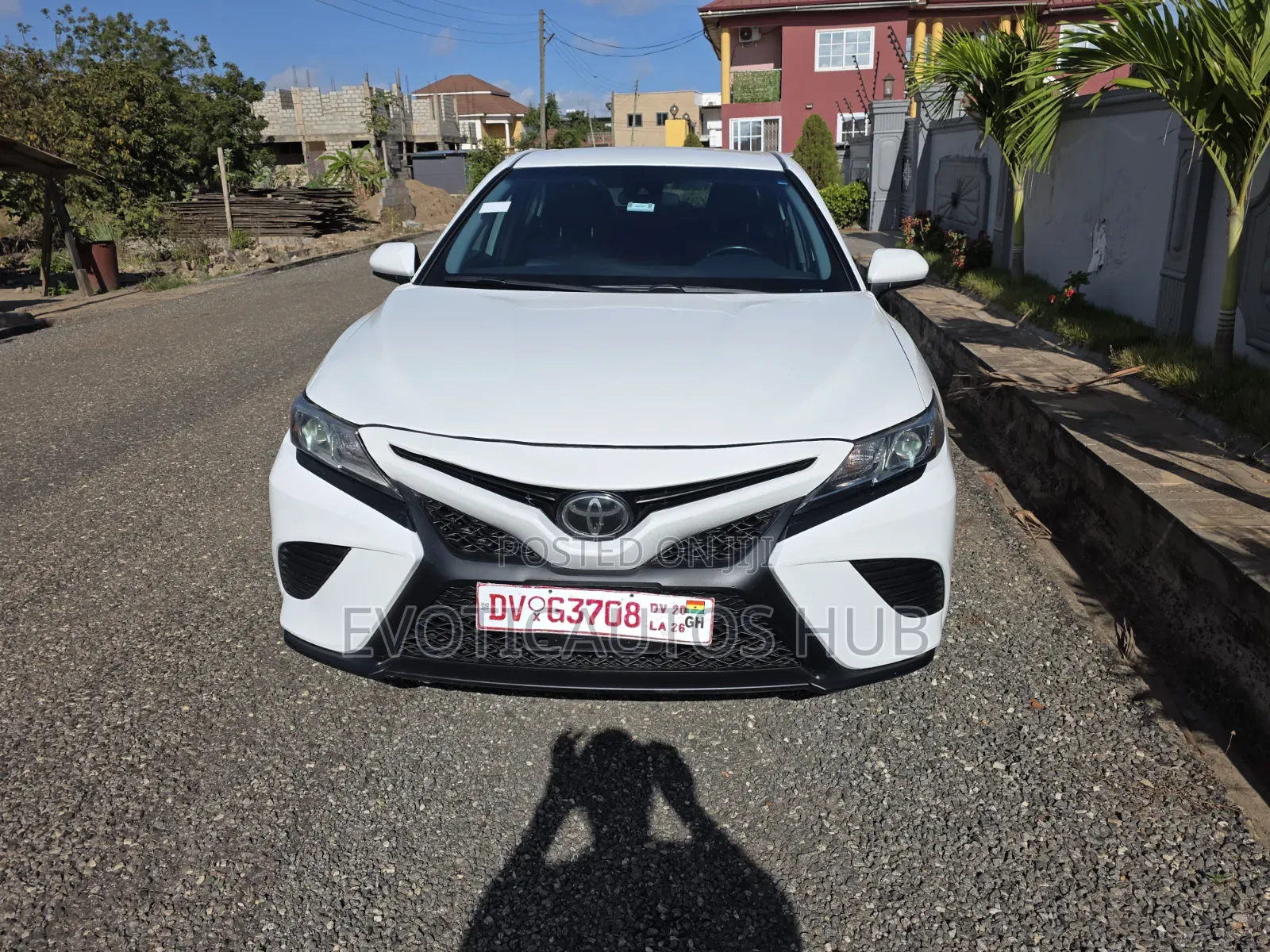 Toyota Camry SE FWD 2020 White