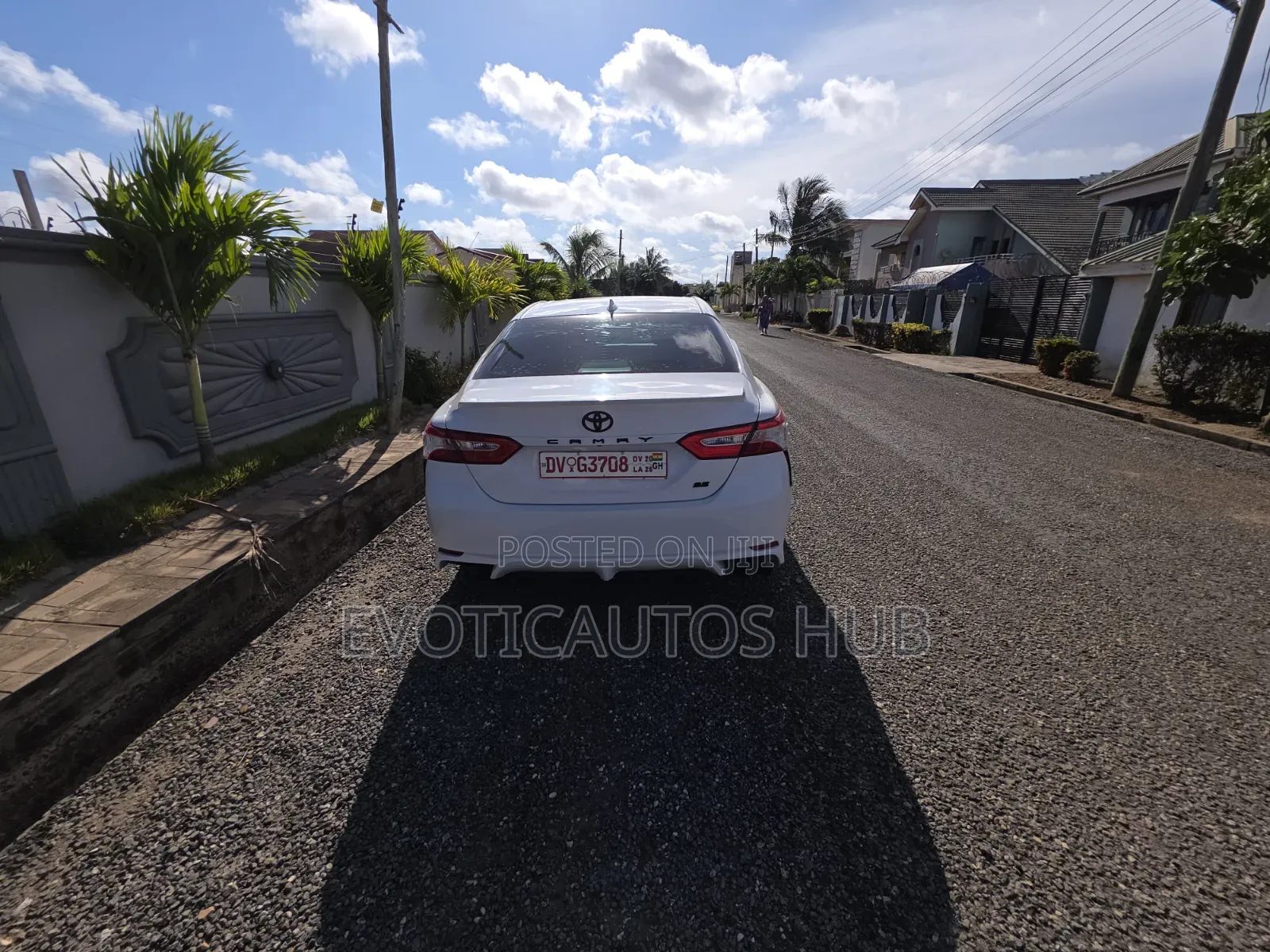 Toyota Camry SE FWD 2020 White