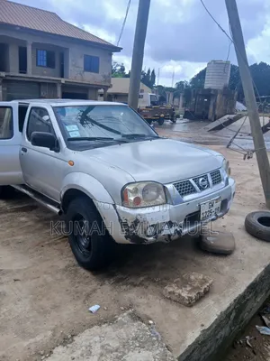 Nissan Hardbody 2016 Silver