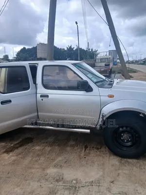 Nissan Hardbody 2016 Silver