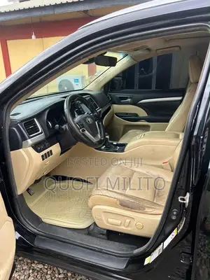 Toyota Highlander XLE 4x4 V6 (3.5L 6cyl 8A) 2018 Black
