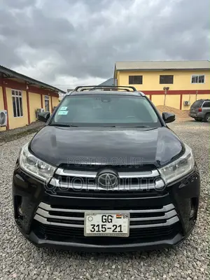 Toyota Highlander XLE 4x4 V6 (3.5L 6cyl 8A) 2018 Black