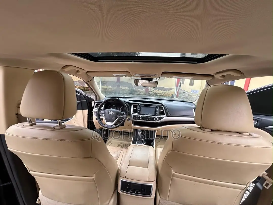 Toyota Highlander XLE 4x4 V6 (3.5L 6cyl 8A) 2018 Black