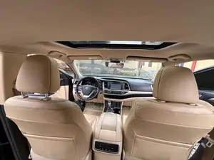 Toyota Highlander XLE 4x4 V6 (3.5L 6cyl 8A) 2018 Black