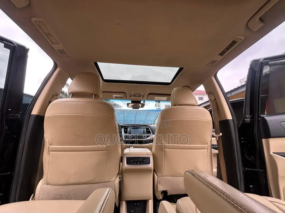 Toyota Highlander XLE 4x4 V6 (3.5L 6cyl 8A) 2018 Black