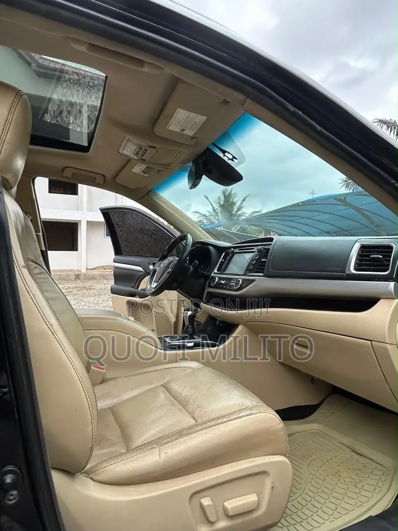 Toyota Highlander XLE 4x4 V6 (3.5L 6cyl 8A) 2018 Black