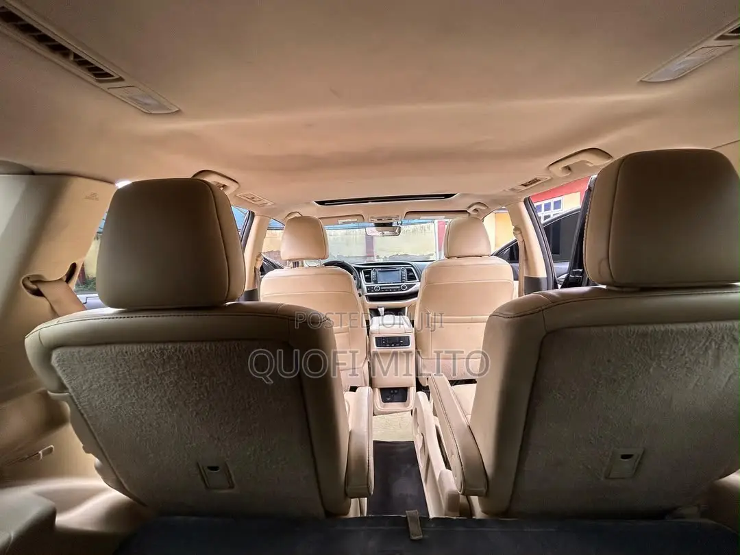 Toyota Highlander XLE 4x4 V6 (3.5L 6cyl 8A) 2018 Black