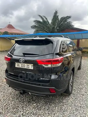 Toyota Highlander XLE 4x4 V6 (3.5L 6cyl 8A) 2018 Black