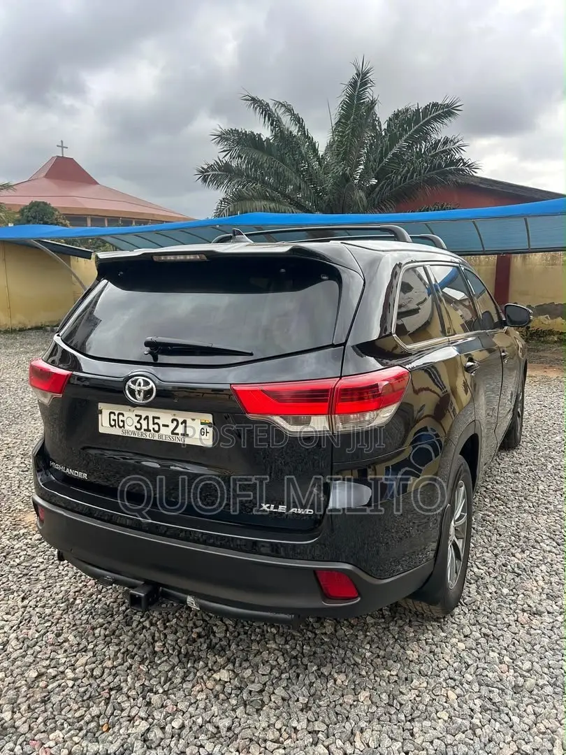 Toyota Highlander XLE 4x4 V6 (3.5L 6cyl 8A) 2018 Black