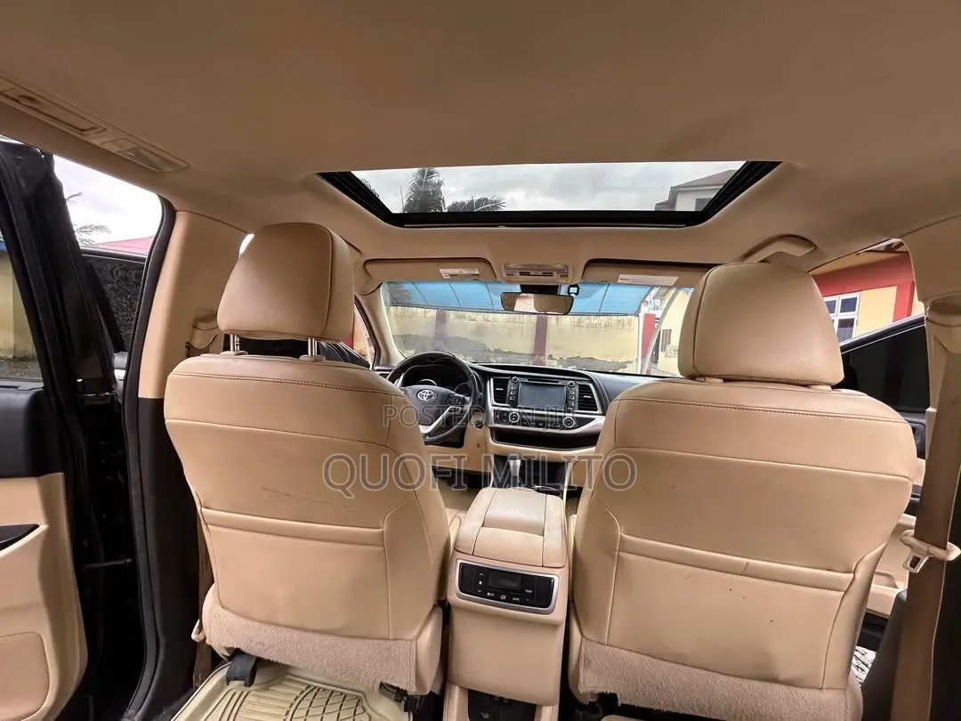 Toyota Highlander XLE 4x4 V6 (3.5L 6cyl 8A) 2018 Black