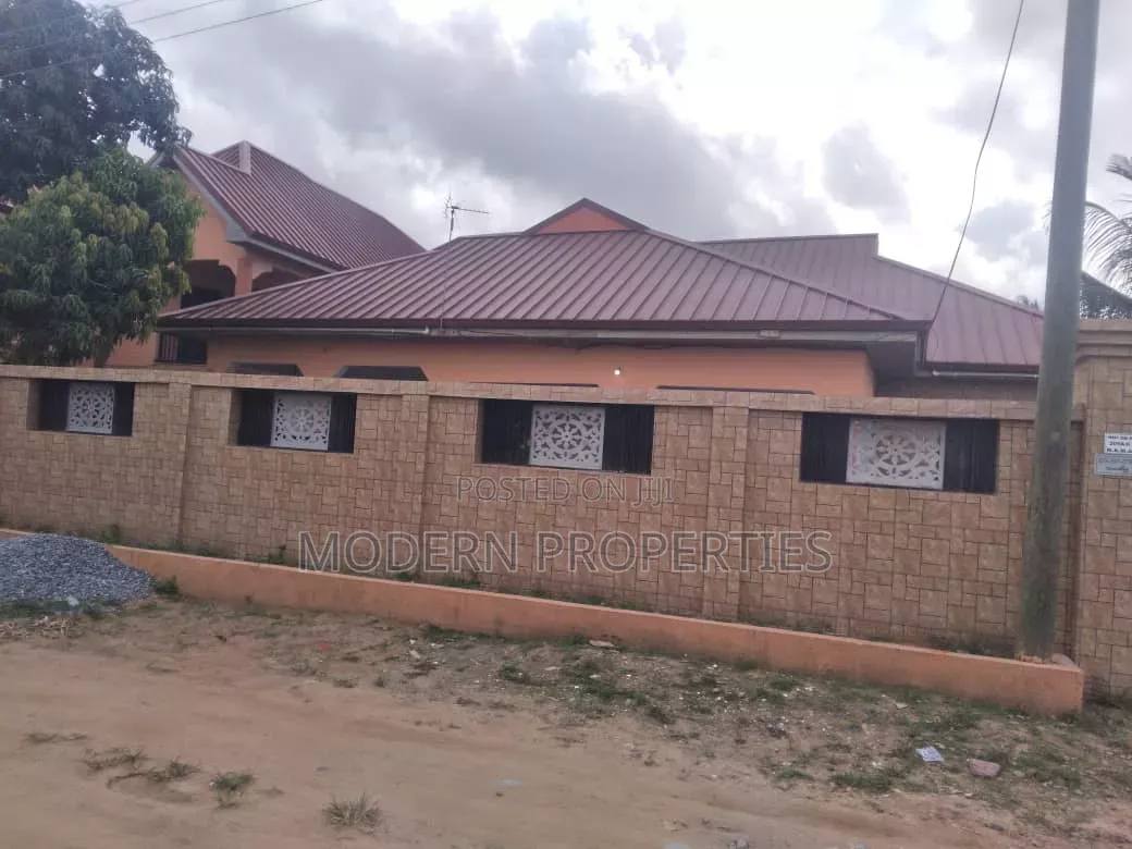 2bdrm Apartment in Modern Properties, Nsawam Adoagyiri Municipal