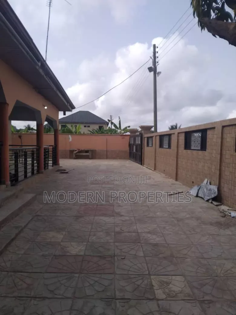 2bdrm Apartment in Modern Properties, Nsawam Adoagyiri Municipal
