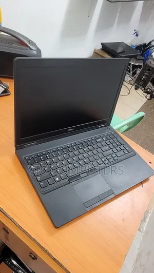 Laptop Dell Precision 3530 16GB Intel Core i7 SSD 256GB