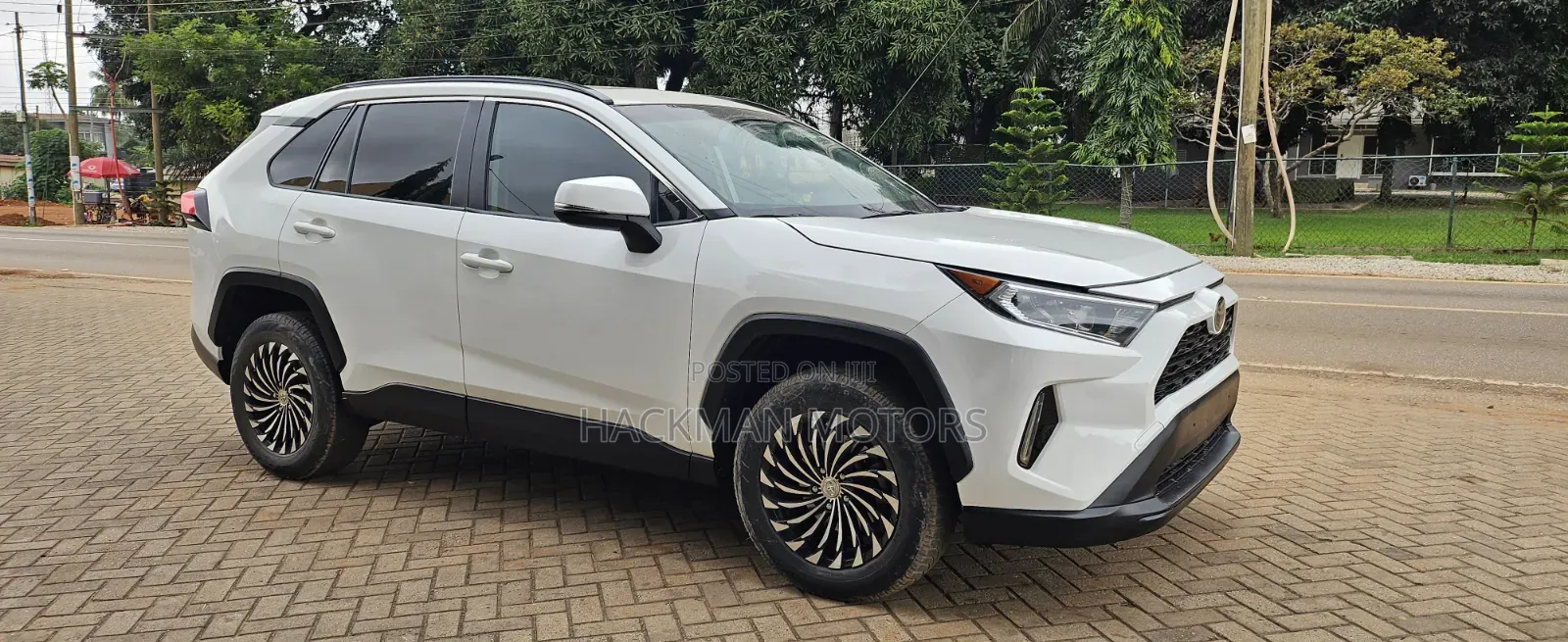 Toyota RAV4 XLE 2021 White