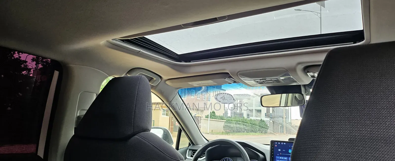 Toyota RAV4 XLE 2021 White