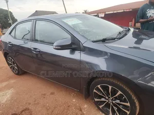 Toyota Corolla XSE (1.8L 4cyl 2A) 2018 Gray