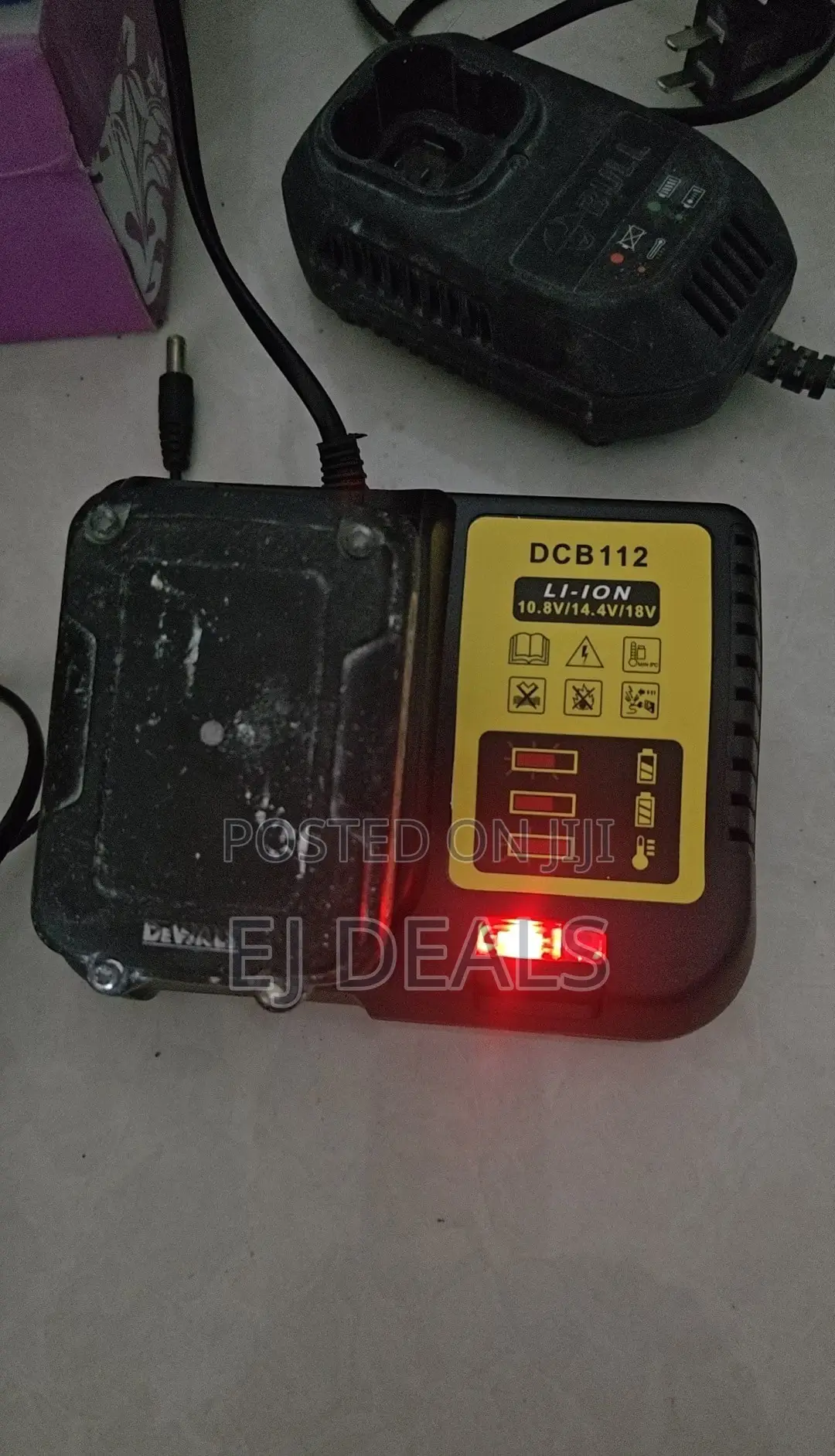 Dewalt Charger DCB112 10.8V to 20V Fast Charger