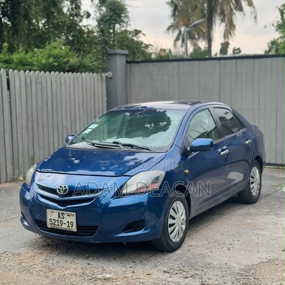 Toyota Yaris Base Sedan 4dr 2011 Blue