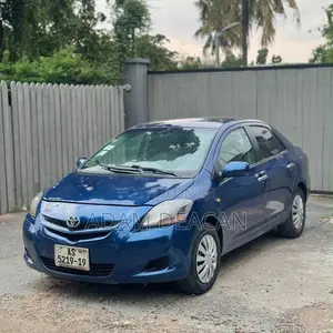 Toyota Yaris Base Sedan 4dr 2011 Blue