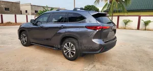 Toyota Highlander XLE 2021 Gray